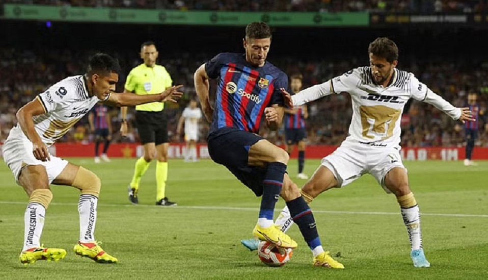 পেদ্রি-লেভানদোভস্কির নৈপুণ্যে ট্রফি জিতল বার্সেলোনা