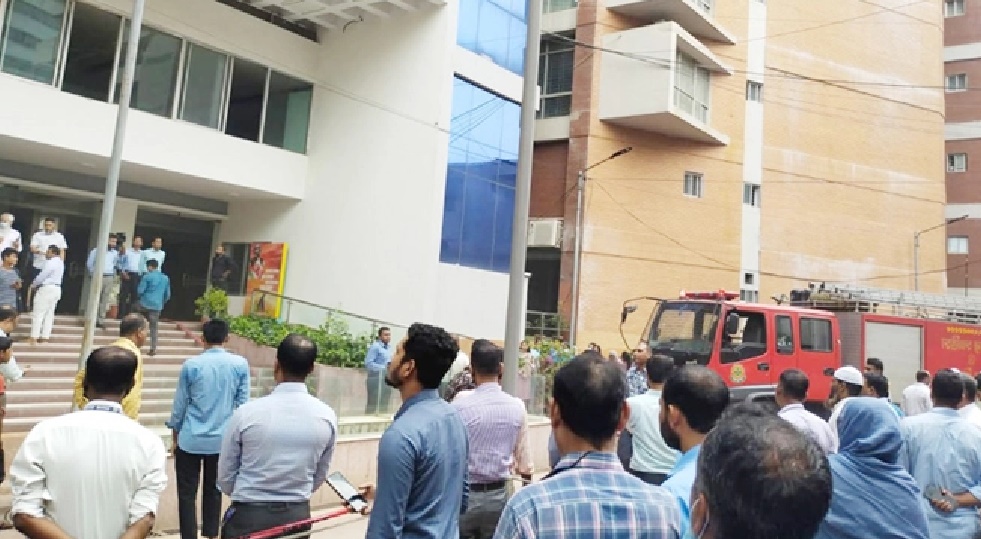 মালিবাগে এসবি অফিসের আগুন নিয়ন্ত্রণে