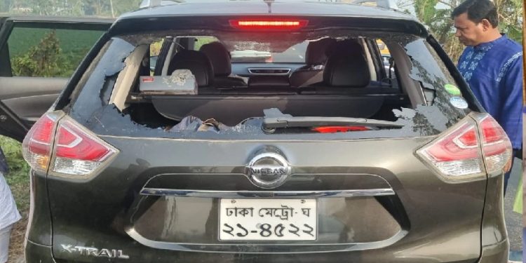 কুমিল্লা উত্তর জেলা আওয়ামী লীগের সভাপতি রুহুল আমিনের গাড়ি ভাঙচুর