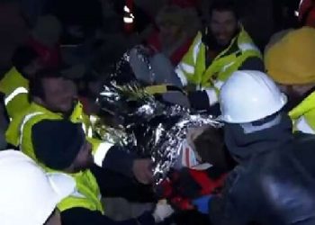 প্রায় ১২০ ঘণ্টা পর তুরস্কে ধ্বংসস্তুপ থেকে ৩ ভাই উদ্ধার