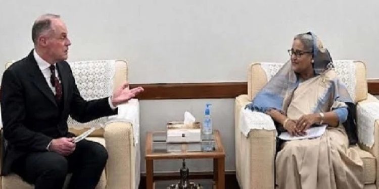 চিকিৎসকের ব্যবস্থাপত্র ছাড়া অ্যান্টিবায়োটিক বিক্রি অবশ্যই বন্ধ করতে হবে: প্রধানমন্ত্রী