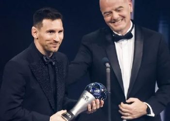 এমবাপ্পে এবং বেনজেমাকে হারিয়ে ফিফা বর্ষসেরা খেলোয়াড় নির্বাচিত লিওনেল মেসি