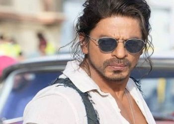 ক্লাস রুম ছেড়ে গ্যালারিতে অধ্যাপিকাদের নাচ দেখে আপ্লুত শাহরুখ