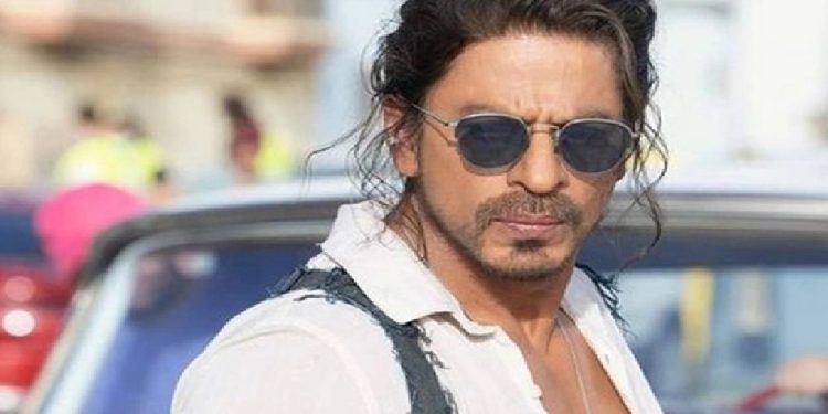 ক্লাস রুম ছেড়ে গ্যালারিতে অধ্যাপিকাদের নাচ দেখে আপ্লুত শাহরুখ