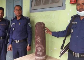 পুকুরে মাছ ধরতে গিয়ে ২০০ বছর আগের সীমানা পিলার পেল জেলেরা