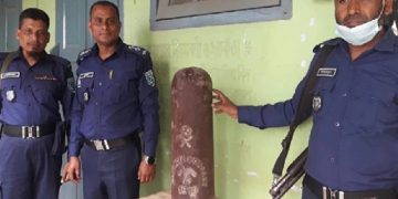 পুকুরে মাছ ধরতে গিয়ে ২০০ বছর আগের সীমানা পিলার পেল জেলেরা