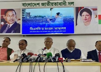 এই সরকার কী করছে না করছে এসব বিষয়ে আমরা কোনো মন্তব্য করতে চাই না: মোশাররফ