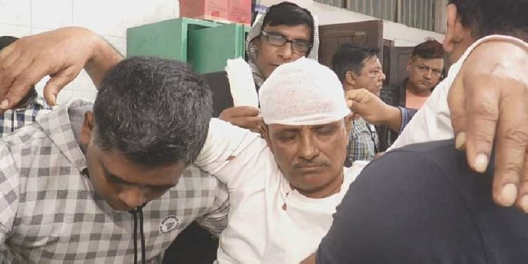 মাদারীপুরে আওয়ামী লীগ নেতা সাবেক চেয়ারম্যানকে কুপিয়ে জখম