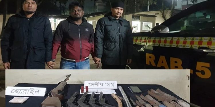 আগ্নেয়াস্ত্র, গোলাবারুদ ও হেরোইনসহ জয়পুরহাটে চিহ্নিত সন্ত্রাসী গ্রেপ্তার