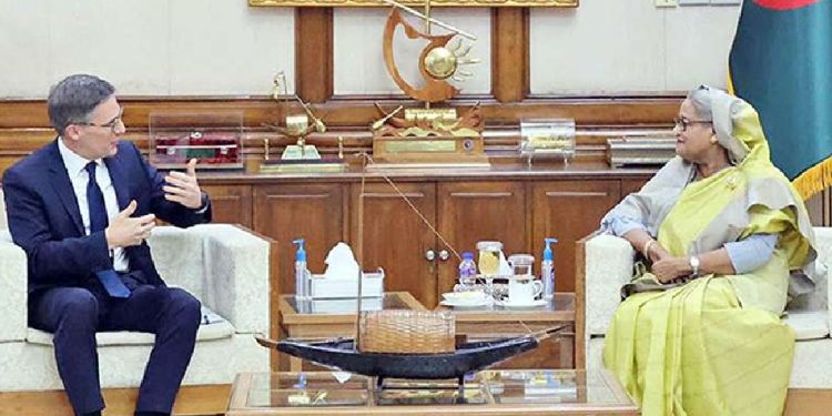 প্রধানমন্ত্রীর সঙ্গে ডেরেক শোলের সৌজন্য সাক্ষাৎ