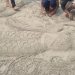 সাগরকন্যা কুয়াকাটায় বালু দিয়ে মৎস কন্যার ভাস্কর্য তৈরি করলেন এক পর্যটক