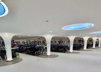 পানির নিচে গ্যারেজ! বিশ্বকে তাক লাগিয়ে দিয়েছে নেদারল্যান্ডস