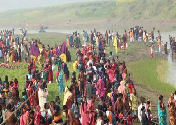 পাপ মোচনে ‘পোয়াতি বিলে’ হাজারো পুণ্যার্থীর স্নান