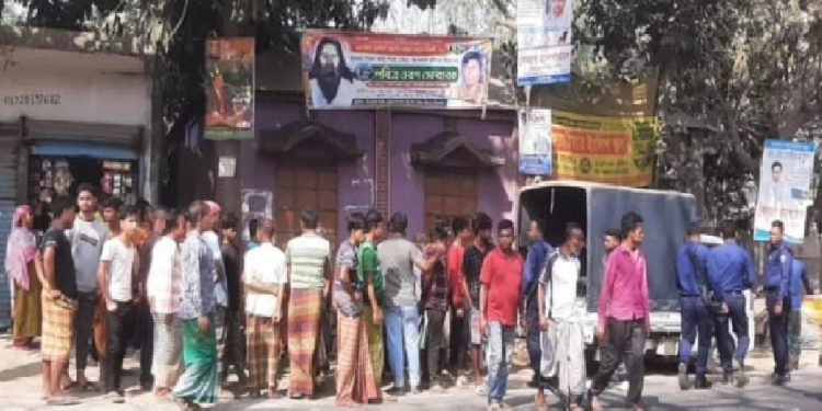 ট্রাকের ধাক্কায় প্রাণ গেল মা-ছেলের