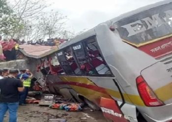 মাদারীপুরে বাস রেলিং ভেঙে খাদে পড়ে নিহত-১৮