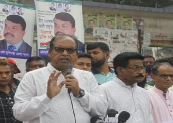 সরকার দেশের সম্পদ লুট করতে করতে দেশটাকে ধ্বংসের পথে নিয়ে গেছে: দুদু