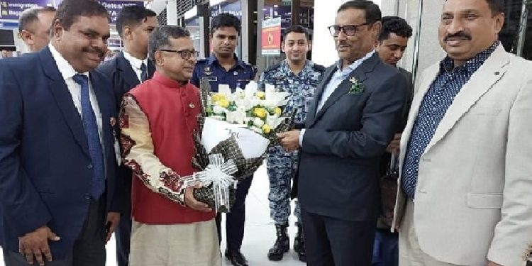 স্বাস্থ্য পরীক্ষা শেষে সিঙ্গাপুর থেকে দেশে ফিরলেন ওবায়দুল কাদের