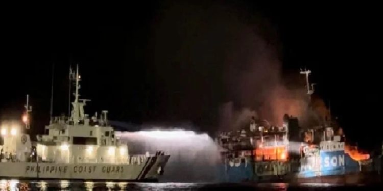 যাত্রীবাহী ফেরিতে অগ্নিকাণ্ডে ফিলিপাইনে শিশুসহ নিহত-৩১