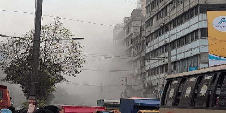 গুলিস্তানে বিস্ফোরণস্থলে র্যাবের বোম ডিসপোজাল-ডগ স্কোয়াড