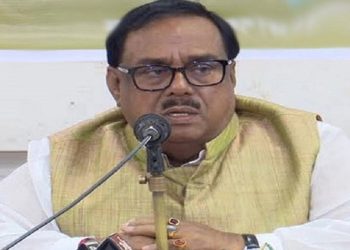 নওগাঁ থেকে এয়ার অ্যাম্বুলেন্সে ঢাকায় আনা হচ্ছে অসুস্থ খাদ্যমন্ত্রীকে