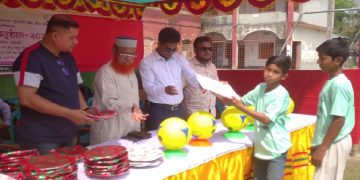 পটুয়াখালীতে স্কুল ছাত্রদের ফুটবল প্রশিক্ষনের সমাপনী ও সনদ বিতারণ অনুষ্ঠান অনুষ্ঠিত