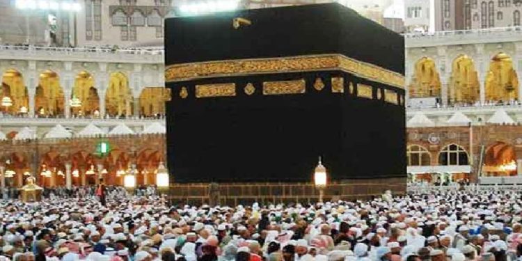 ১৬১৩৬ নম্বরে কল করে পাওয়া যাবে হজ সংক্রান্ত জরুরি পরামর্শ