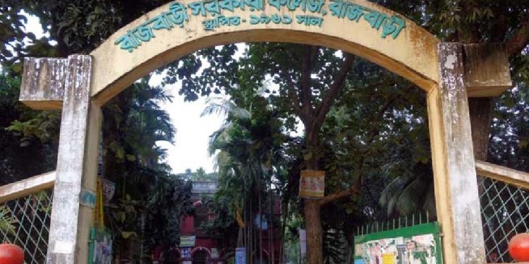 গাঁজা সেবনের ভিডিও ভাইরাল, ছাত্রলীগ নেতাসহ ৬ জনকে হল ত্যাগের নির্দেশ