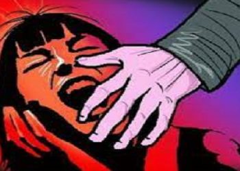 শিক্ষিকাকে ধর্ষণের চেষ্টা, প্যান্ট ও মোবাইল ফেলেই পালালেন যুবক