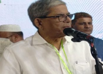 হাজার হাজার কোটি টাকা পাচার করে দেশকে দেউলিয়াত্বের দিকে ঠেলে দিয়েছে: ফখরুল