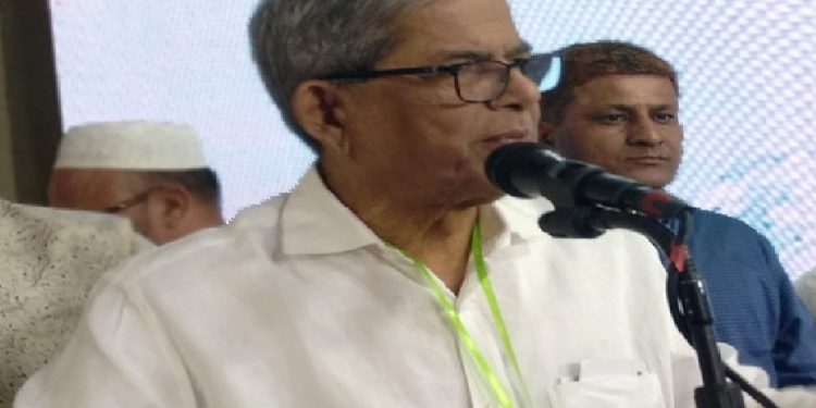 হাজার হাজার কোটি টাকা পাচার করে দেশকে দেউলিয়াত্বের দিকে ঠেলে দিয়েছে: ফখরুল