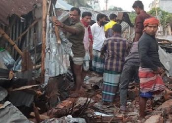 নির্মাণাধীন ভবনের দেয়াল ধসে পড়ে গাজীপুরে শিশু নিহত, আহত- ৪