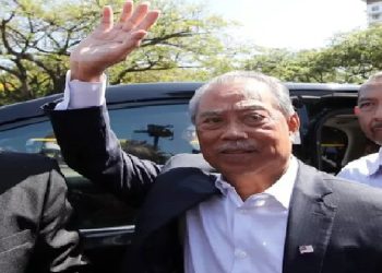 দুর্নীতির অভিযোগে মালয়েশিয়ার সাবেক প্রধানমন্ত্রী গ্রেপ্তার