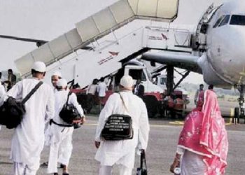 হজযাত্রীদের বিমানভাড়া কমানোর নির্দেশ দিয়েছে ধর্ম মন্ত্রণালয়