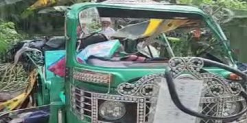 ভোলায় কাভার্ডভ্যান চাপায় নিহত-৩,আহত-৩