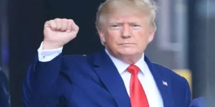 হাতকড়া পরে আদালতে যাবেন না যুক্তরাষ্ট্রের সাবেক প্রেসিডেন্ট ডোনাল্ড ট্রাম্প