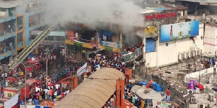 নিউমার্কেট অনির্দিষ্টকালের জন্য বন্ধ ঘোষণা