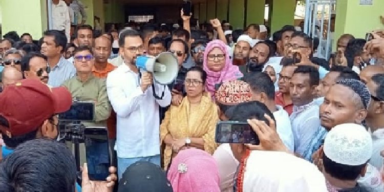 যত দ্রুত সরকারের পতন হবে, ততই জাতির মঙ্গল: আমিনুল হক