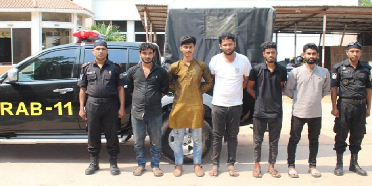 দেশীয় অস্ত্রসহ ৫ ডাকাত গ্রেপ্তার
