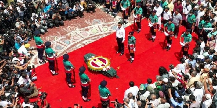 বীর মুক্তিযোদ্ধা ডা. জাফরুল্লাহ চৌধুরীকে গার্ড অব অনার প্রদান