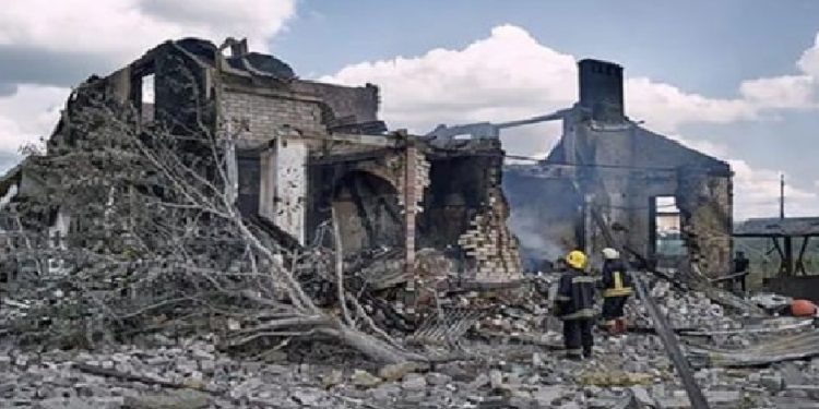 ইউক্রেনের খেরসনে রাশিয়ান বাহিনীর বড় হামলায় ২১ বেসামরিক নাগরিক নিহত