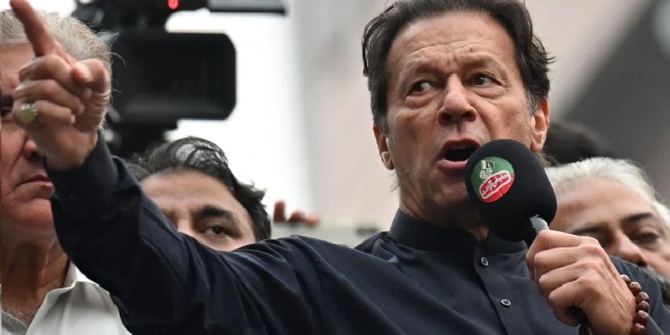 স্বাধীনতা সহজে আসে না একে ছিনিয়ে আনতে হয়: ইমরান খান