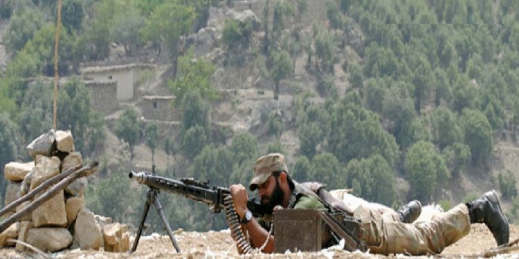আফগান সীমান্তবর্তী এলাকায় পাকিস্তানের ৬ সেনাকে গুলি করে হত্যা