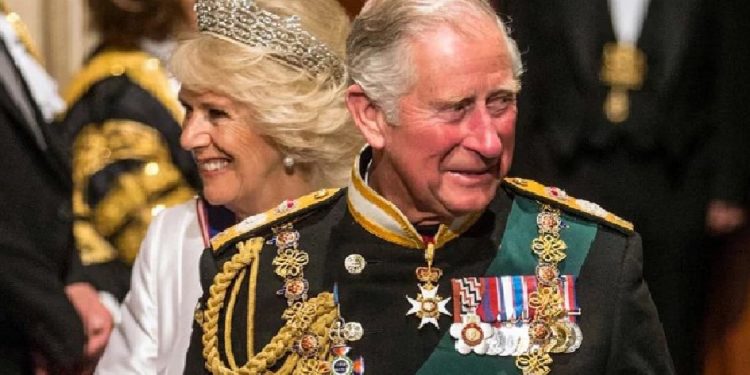 যুক্তরাজ্যের রাজা তৃতীয় চার্লসের অভিষেকে যারা থাকছেন
