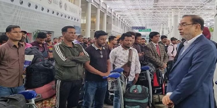 সুদান থেকে জেদ্দা হয়ে দেশে ফিরেছেন আরও ৫২ বাংলাদেশি