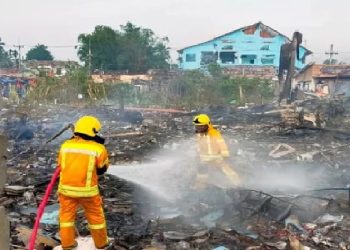 আতশবাজির গুদামে বিস্ফোরণে তিন শিশুসহ ৯ জনের মৃত্যু