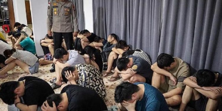 প্রেমের ফাঁদে ফেলে প্রতারণার অভিযোগে গ্রেপ্তার- ৮৮