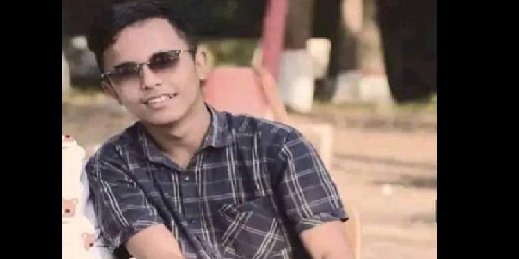 ফুটবল খেলতে গিয়ে আদিবাসী যুবকের মৃত্যু