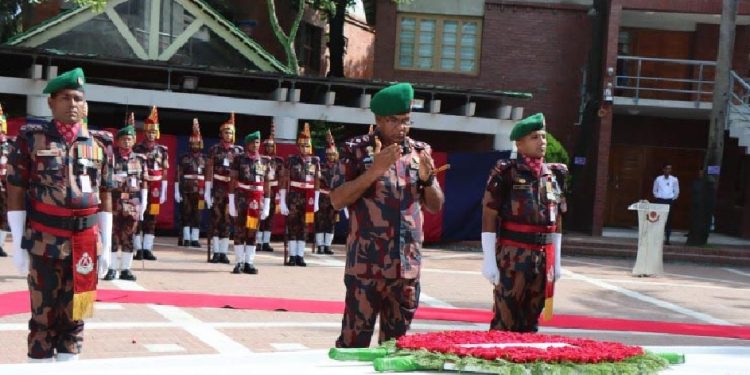 জাতির পিতার সমাধিতে বিজিবি মহাপরিচালকের শ্রদ্ধা