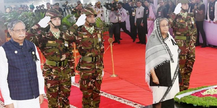 বঙ্গবন্ধুর প্রতিকৃতিতে রাষ্ট্রপতি-প্রধানমন্ত্রীর শ্রদ্ধা