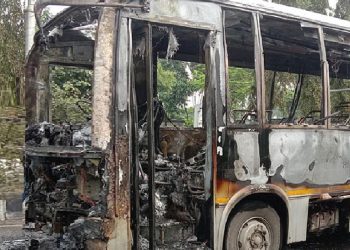 রাজধানীতে শীতাতপ নিয়ন্ত্রিত বাসে আগুন